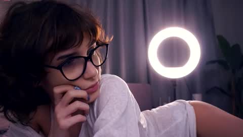 Snapshot of odettehatt chatting on 11-02-25, 06:21 Thea online show from 11-02-25, 06:21