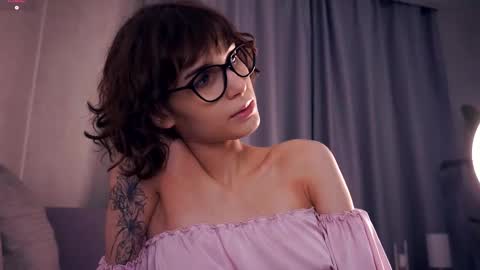 Snapshot of odettehatt chatting on 11-11-25, 07:36 Thea online show from 11-11-25, 07:36