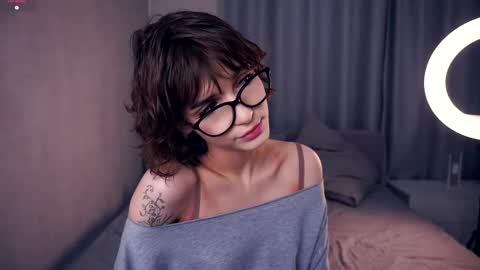 Snapshot of odettehatt chatting on 11-13-25, 06:40 Thea online show from 11-13-25, 06:40