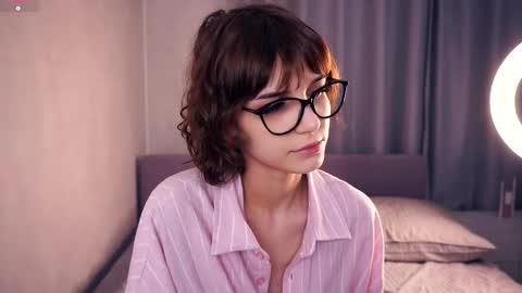 Snapshot of odettehatt chatting on 11-14-25, 07:34 Thea online show from 11-14-25, 07:34