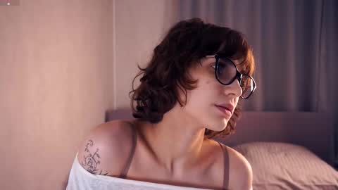 Snapshot of odettehatt chatting on 11-24-25, 07:13 Thea online show from 11-24-25, 07:13