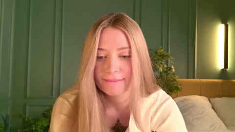 Snapshot of off_the_record_ chatting on 11-28-25, 12:41 off_the_record_ online show from 11-28-25, 12:41