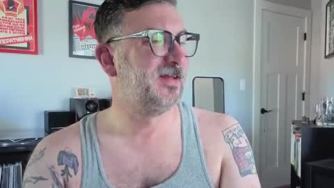 Snapshot of office_dad chatting on 09-17-25, 07:37 Office Dad online show from 09-17-25, 07:37