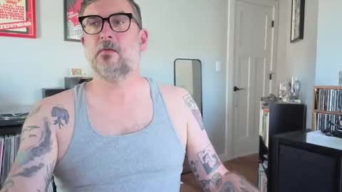 Snapshot of office_dad chatting on 10-02-25, 06:26 Office Dad online show from 10-02-25, 06:26