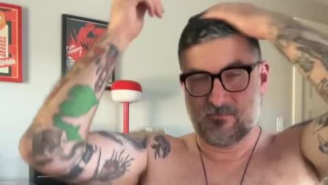 Snapshot of office_dad chatting on 10-05-25, 08:18 Office Dad online show from 10-05-25, 08:18