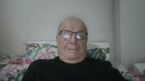 Snapshot of oggi95 chatting on 12-29-24, 04:40 oggi95 online show from 12-29-24, 04:40