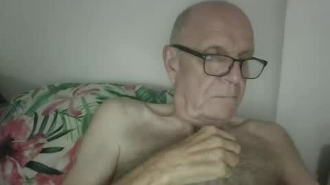 Snapshot of oggi95 chatting on 10-10-25, 08:35 oggi95 online show from 10-10-25, 08:35