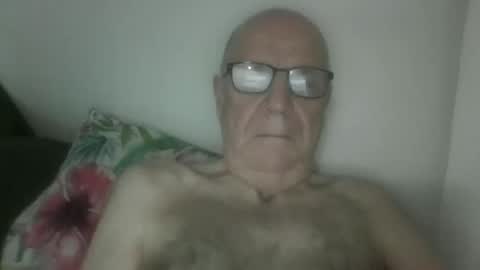 Snapshot of oggi95 chatting on 10-11-25, 08:02 oggi95 online show from 10-11-25, 08:02