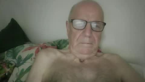 Snapshot of oggi95 chatting on 10-14-25, 06:14 oggi95 online show from 10-14-25, 06:14