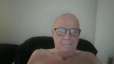 Snapshot of oggi95 chatting on 11-28-25, 07:00 oggi95 online show from 11-28-25, 07:00