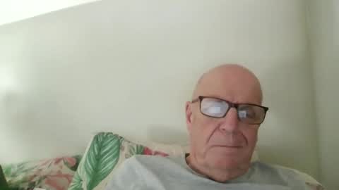 Snapshot of oggi95 chatting on 06-01-26, 02:30 oggi95 online show from 06-01-26, 02:30