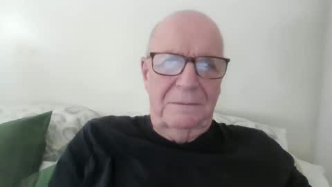 Snapshot of oggi95 chatting on 06-05-26, 10:32 oggi95 online show from 06-05-26, 10:32