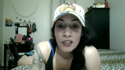 Snapshot of oglitcouple chatting on 01-19-25, 04:33 Lit en Cama online show from 01-19-25, 04:33