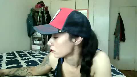 Snapshot of oglitcouple chatting on 01-21-25, 01:54 Lit en Cama online show from 01-21-25, 01:54