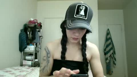 Snapshot of oglitcouple chatting on 02-24-25, 08:36 Lit en Cama online show from 02-24-25, 08:36