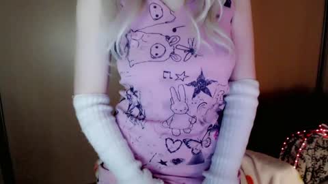 Snapshot of oh_pichuu chatting on 04-25-26, 05:54 Milly online show from 04-25-26, 05:54