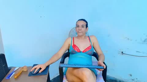 Snapshot of oh_tique chatting on 02-18-26, 03:52 LU online show from 02-18-26, 03:52