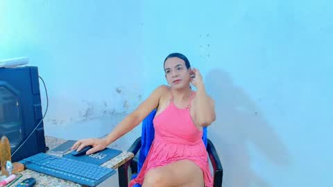 Snapshot of oh_tique chatting on 04-05-26, 01:41 LU online show from 04-05-26, 01:41