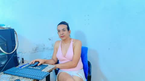 Snapshot of oh_tique chatting on 04-07-26, 12:49 LU online show from 04-07-26, 12:49
