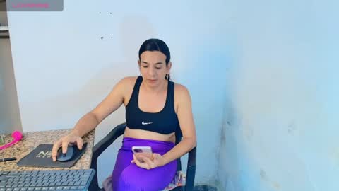 Snapshot of oh_tique chatting on 06-15-26, 06:32 LU online show from 06-15-26, 06:32