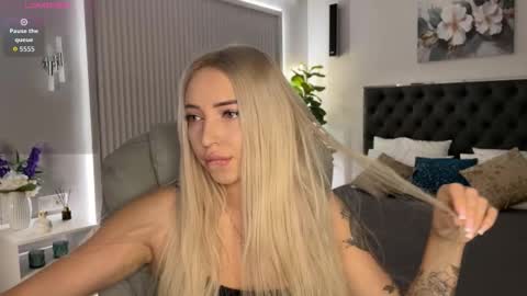 Emma online show from 09-23-25, 02:14