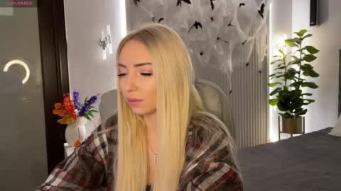 Emma online show from 10-27-25, 01:09