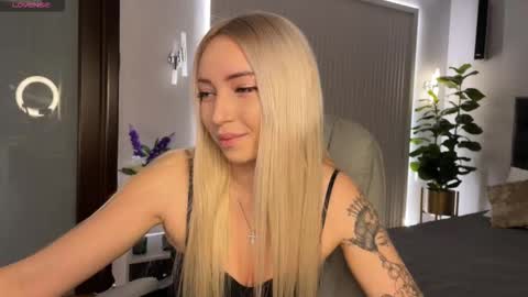 Emma online show from 01-14-26, 01:22