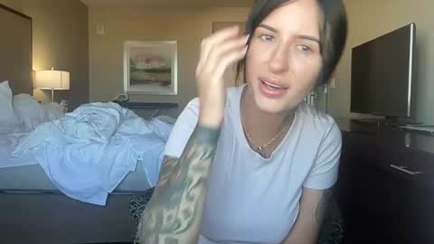 Snapshot of ohrileyxo chatting on 10-07-25, 02:25 riley online show from 10-07-25, 02:25