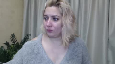 Snapshot of ohsweetiren chatting on 12-10-24, 07:16 Iren online show from 12-10-24, 07:16