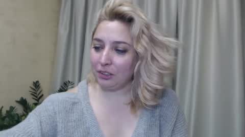 Snapshot of ohsweetiren chatting on 12-12-24, 09:19 Iren online show from 12-12-24, 09:19