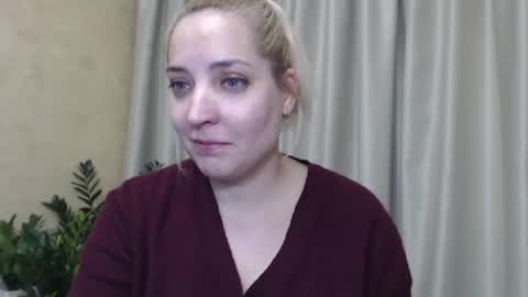 Snapshot of ohsweetiren chatting on 12-13-24, 05:32 Iren online show from 12-13-24, 05:32