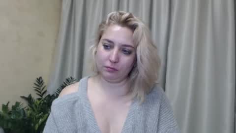 Snapshot of ohsweetiren chatting on 12-17-24, 12:11 Iren online show from 12-17-24, 12:11