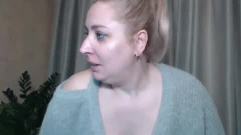 Snapshot of ohsweetiren chatting on 01-11-25, 10:08 Iren online show from 01-11-25, 10:08