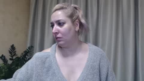 Snapshot of ohsweetiren chatting on 01-28-25, 07:00 Iren online show from 01-28-25, 07:00