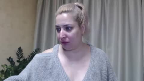 Snapshot of ohsweetiren chatting on 01-31-25, 03:52 Iren online show from 01-31-25, 03:52