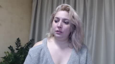 Snapshot of ohsweetiren chatting on 02-04-25, 07:40 Iren online show from 02-04-25, 07:40