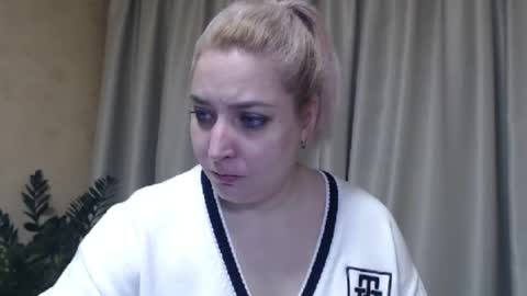 Snapshot of ohsweetiren chatting on 02-05-25, 07:07 Iren online show from 02-05-25, 07:07