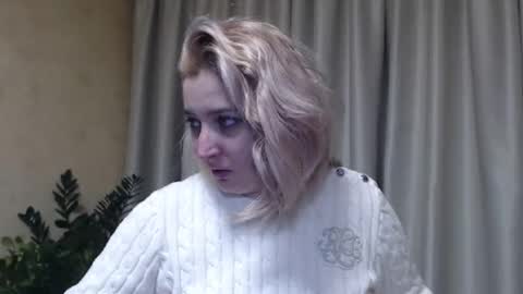 Snapshot of ohsweetiren chatting on 02-09-25, 06:43 Iren online show from 02-09-25, 06:43