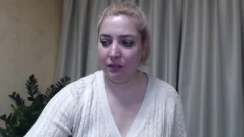 Snapshot of ohsweetiren chatting on 02-12-25, 10:14 Iren online show from 02-12-25, 10:14