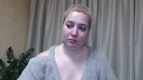 Snapshot of ohsweetiren chatting on 02-15-25, 07:16 Iren online show from 02-15-25, 07:16