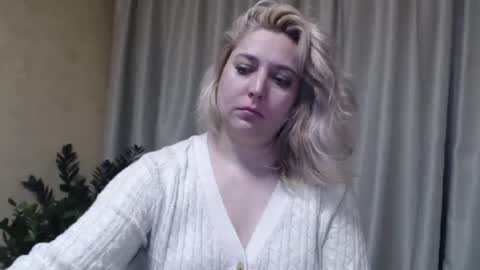 Snapshot of ohsweetiren chatting on 02-18-25, 10:27 Iren online show from 02-18-25, 10:27