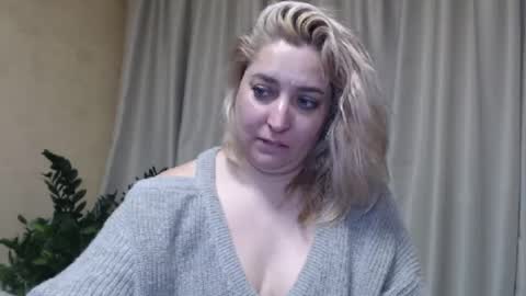 Snapshot of ohsweetiren chatting on 02-25-25, 09:42 Iren online show from 02-25-25, 09:42