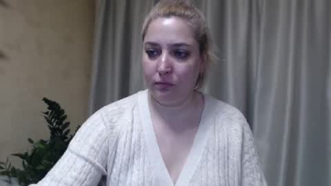 Snapshot of ohsweetiren chatting on 02-26-25, 10:26 Iren online show from 02-26-25, 10:26