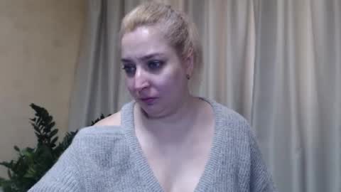 Snapshot of ohsweetiren chatting on 03-06-25, 07:03 Iren online show from 03-06-25, 07:03