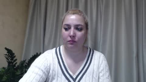 Snapshot of ohsweetiren chatting on 03-09-25, 09:57 Iren online show from 03-09-25, 09:57