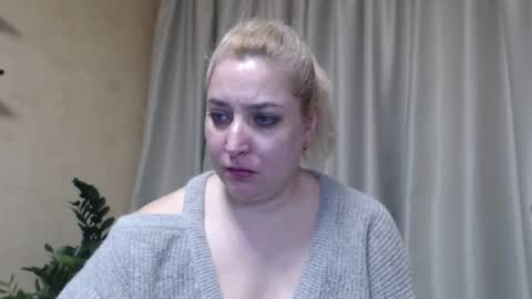 Snapshot of ohsweetiren chatting on 03-11-25, 10:07 Iren online show from 03-11-25, 10:07