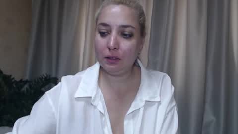 Snapshot of ohsweetiren chatting on 09-13-25, 06:46 Iren online show from 09-13-25, 06:46