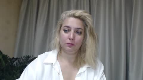 Snapshot of ohsweetiren chatting on 09-17-25, 05:42 Iren online show from 09-17-25, 05:42