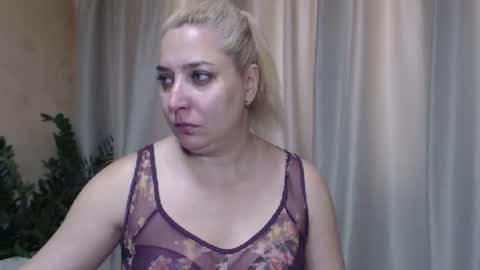 Snapshot of ohsweetiren chatting on 09-20-25, 06:03 Iren online show from 09-20-25, 06:03