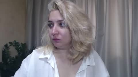 Snapshot of ohsweetiren chatting on 09-27-25, 06:51 Iren online show from 09-27-25, 06:51